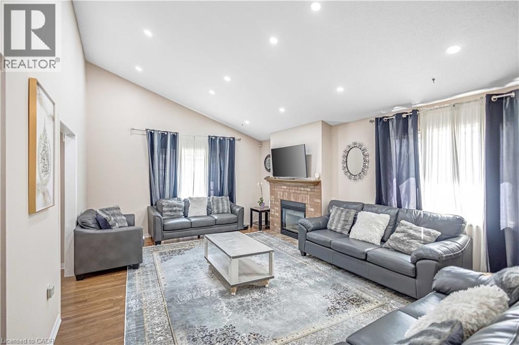375 Silverbirch Boulevard, Hamilton, ON - Indoor Photo Showing Living Room With Fireplace