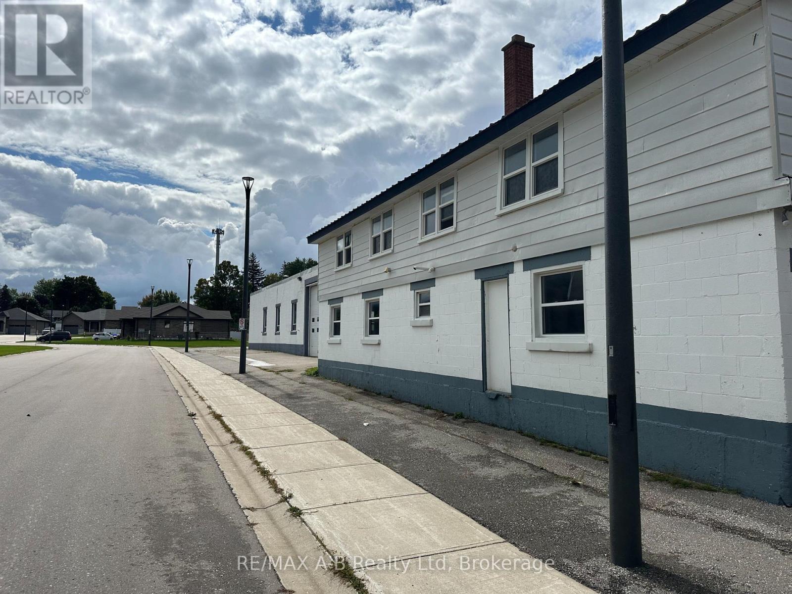 15 Mill Street E, Perth East (Milverton), ON