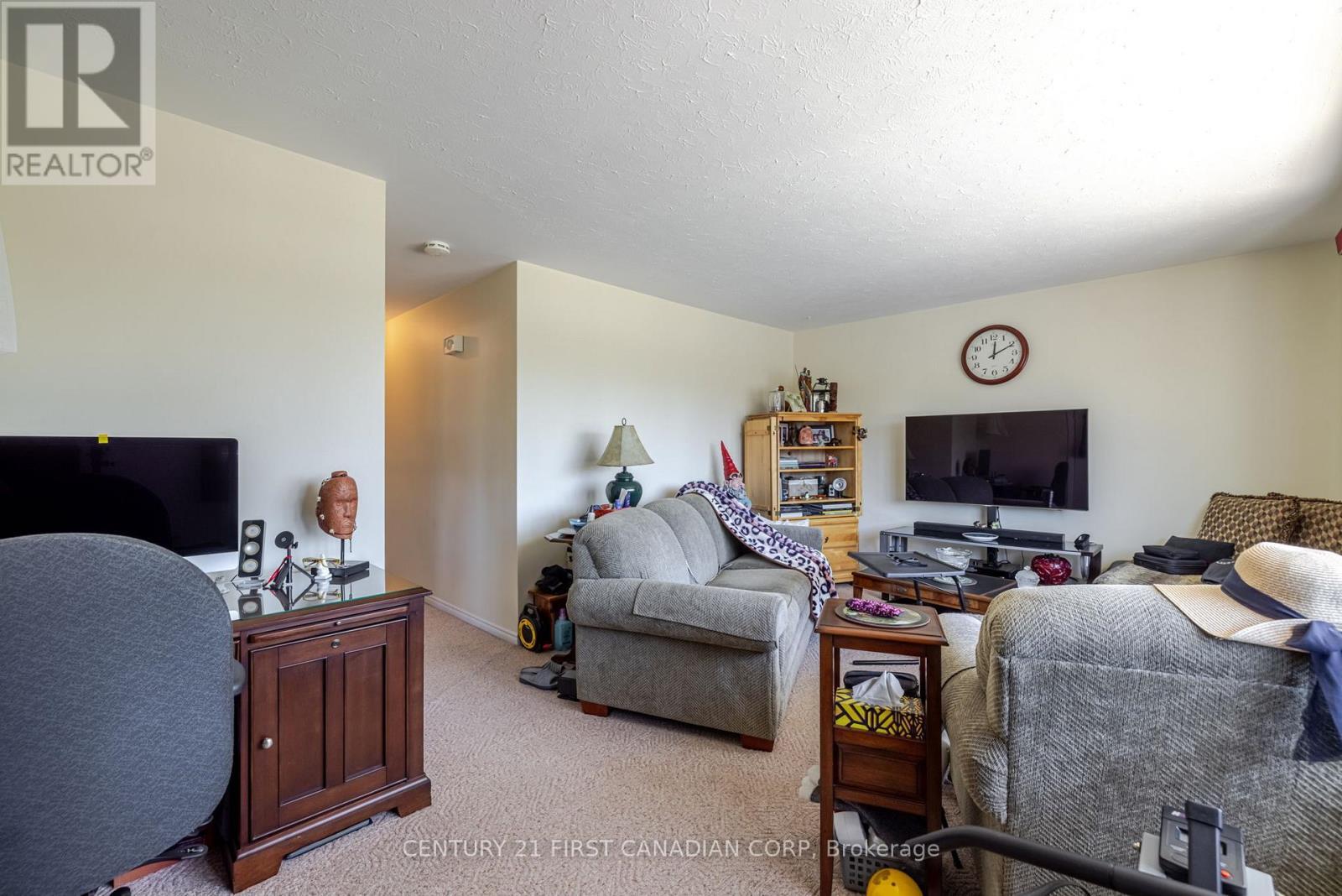 758 Cheapside Street, London East (East C), ON - Indoor Photo Showing Living Room
