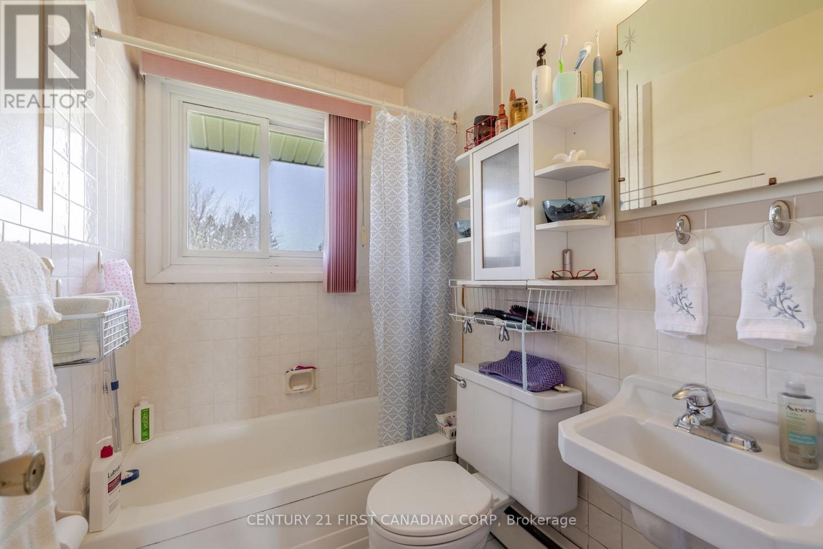 758 Cheapside Street, London East (East C), ON - Indoor Photo Showing Bathroom