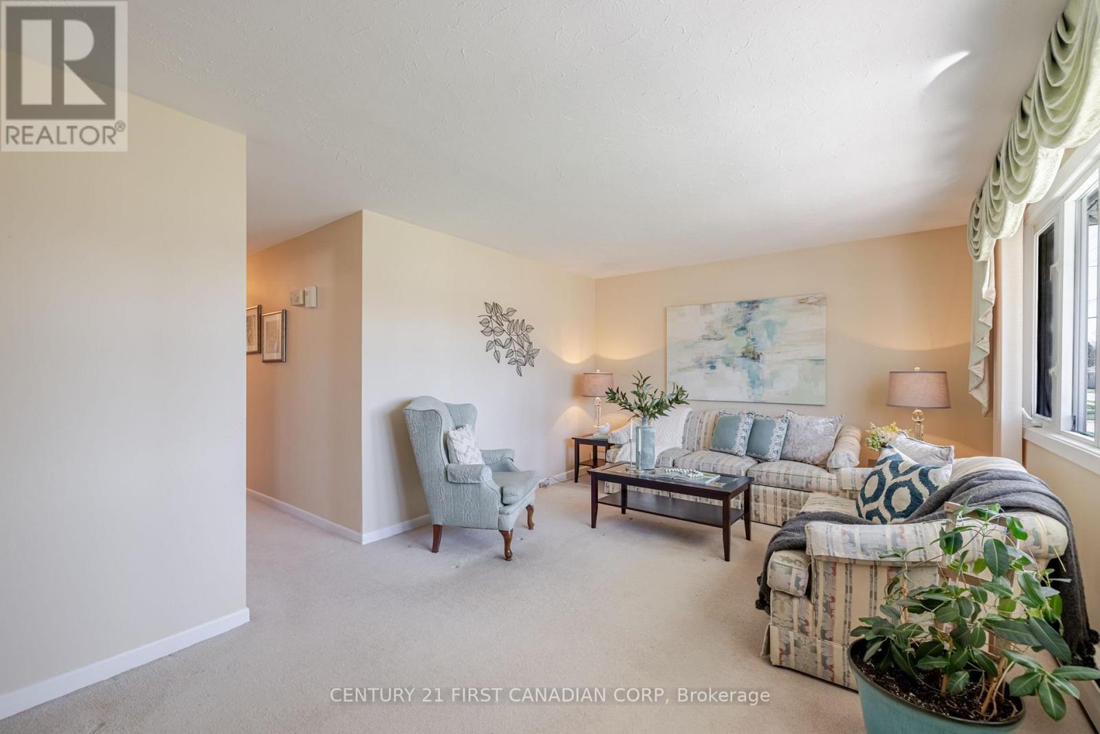 758 Cheapside Street, London East (East C), ON - Indoor Photo Showing Living Room