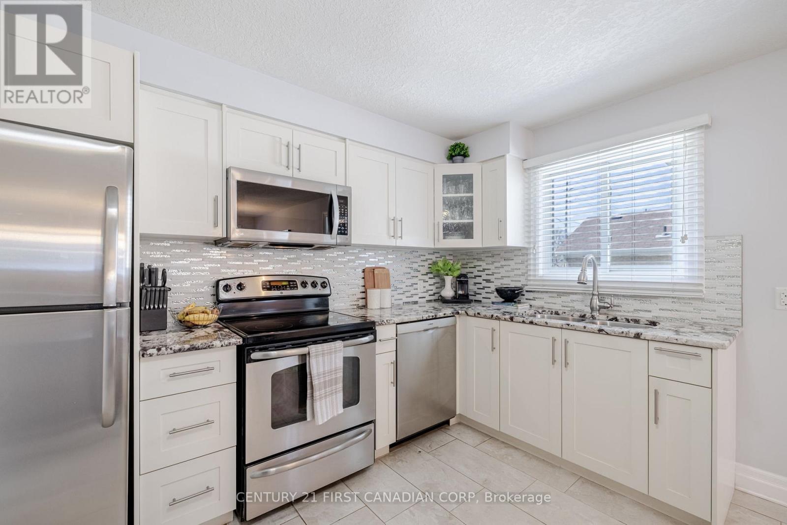758 Cheapside Street, London East (East C), ON - Indoor Photo Showing Kitchen With Stainless Steel Kitchen With Upgraded Kitchen