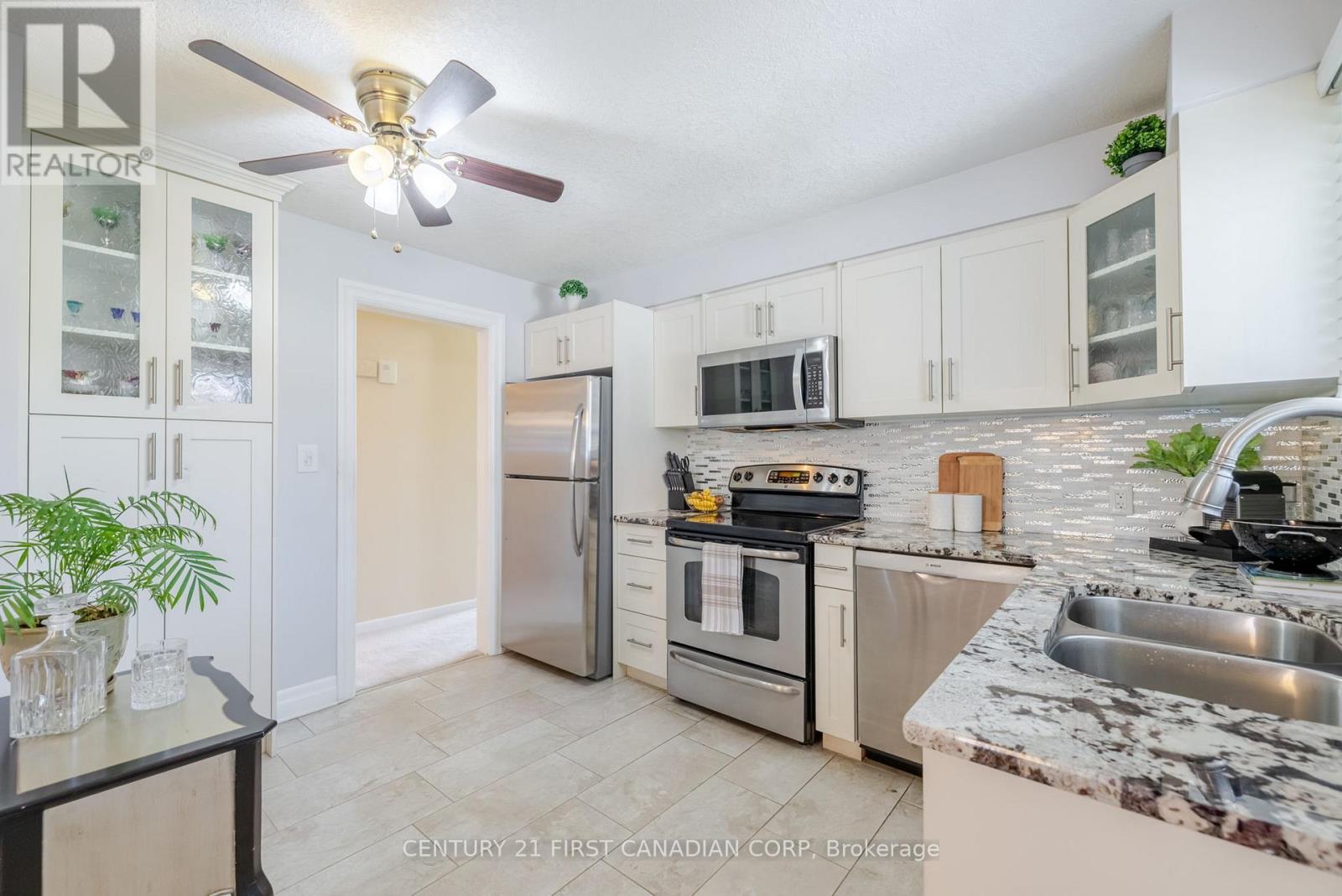 758 Cheapside Street, London East (East C), ON - Indoor Photo Showing Kitchen With Stainless Steel Kitchen With Double Sink With Upgraded Kitchen
