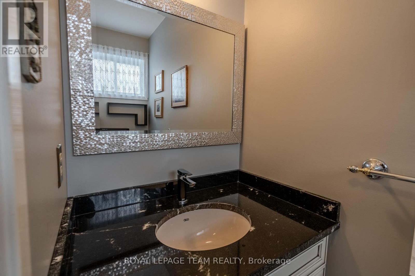 118 Seabrooke Drive, Ottawa, ON - Indoor Photo Showing Bathroom