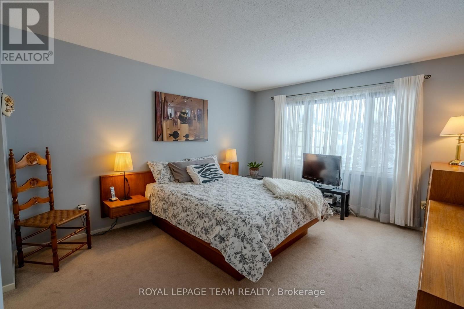 118 Seabrooke Drive, Ottawa, ON - Indoor Photo Showing Bedroom
