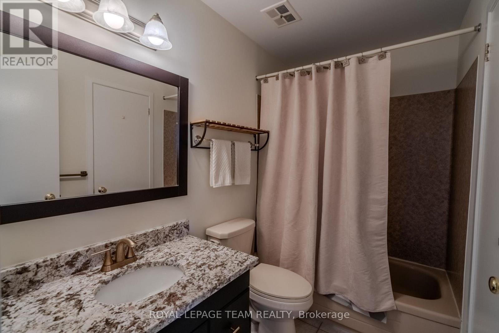 118 Seabrooke Drive, Ottawa, ON - Indoor Photo Showing Bathroom