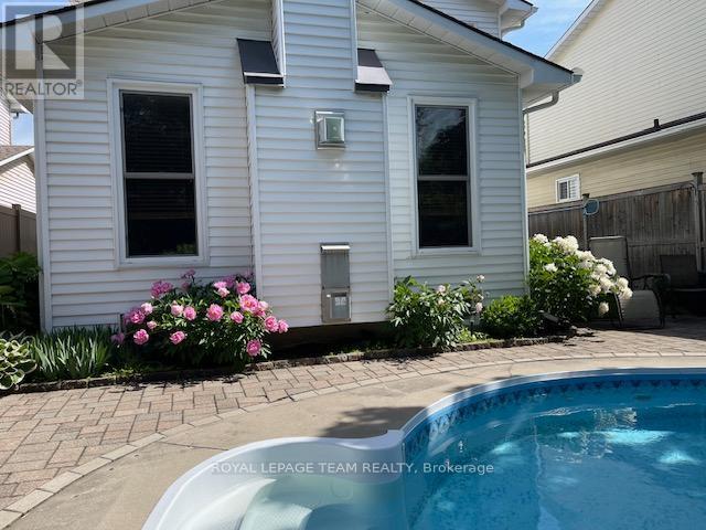 118 Seabrooke Drive, Ottawa, ON - Outdoor With In Ground Pool With Exterior