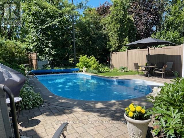118 Seabrooke Drive, Ottawa, ON - Outdoor With In Ground Pool With Backyard