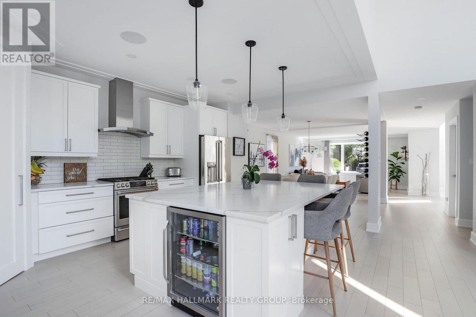 668 Mansfield Avenue, Ottawa, ON - Indoor Photo Showing Kitchen With Upgraded Kitchen