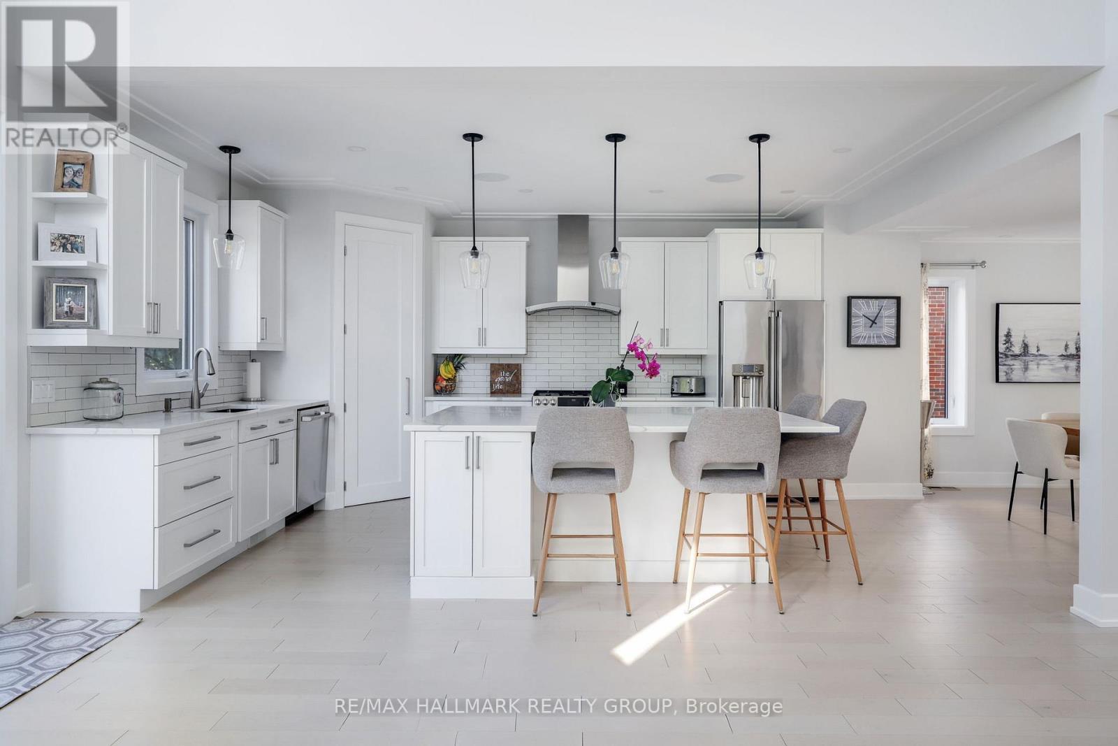 668 Mansfield Avenue, Ottawa, ON - Indoor Photo Showing Kitchen With Upgraded Kitchen