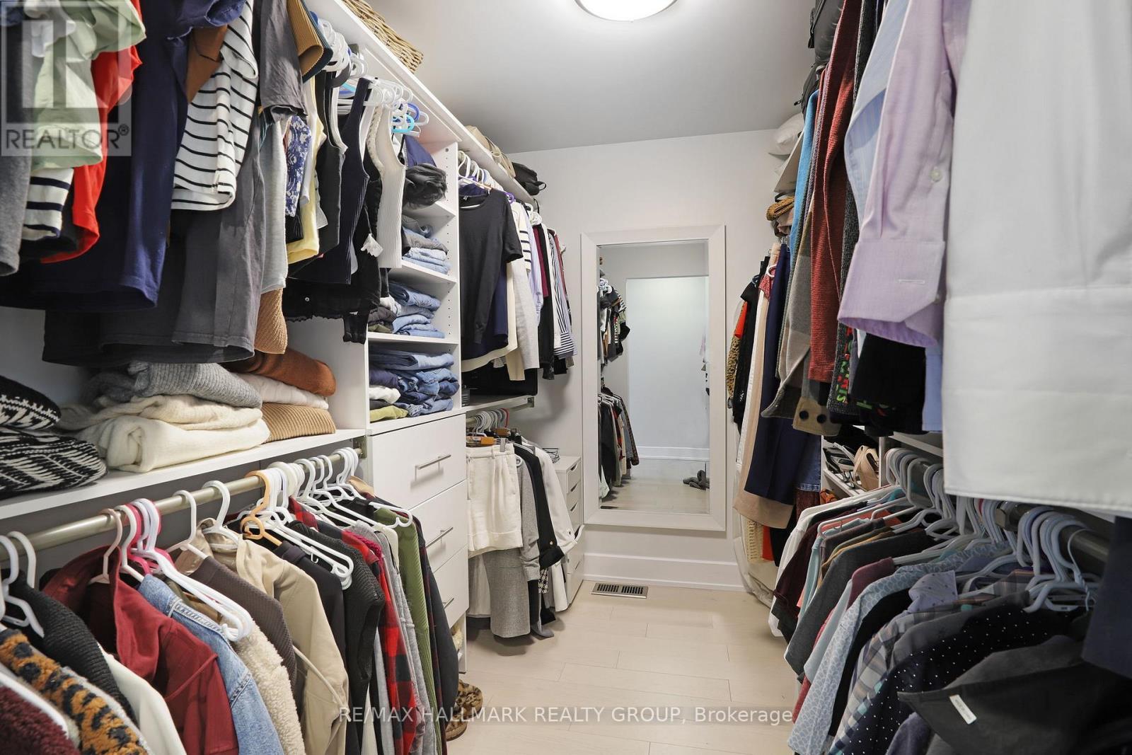 668 Mansfield Avenue, Ottawa, ON - Indoor With Storage