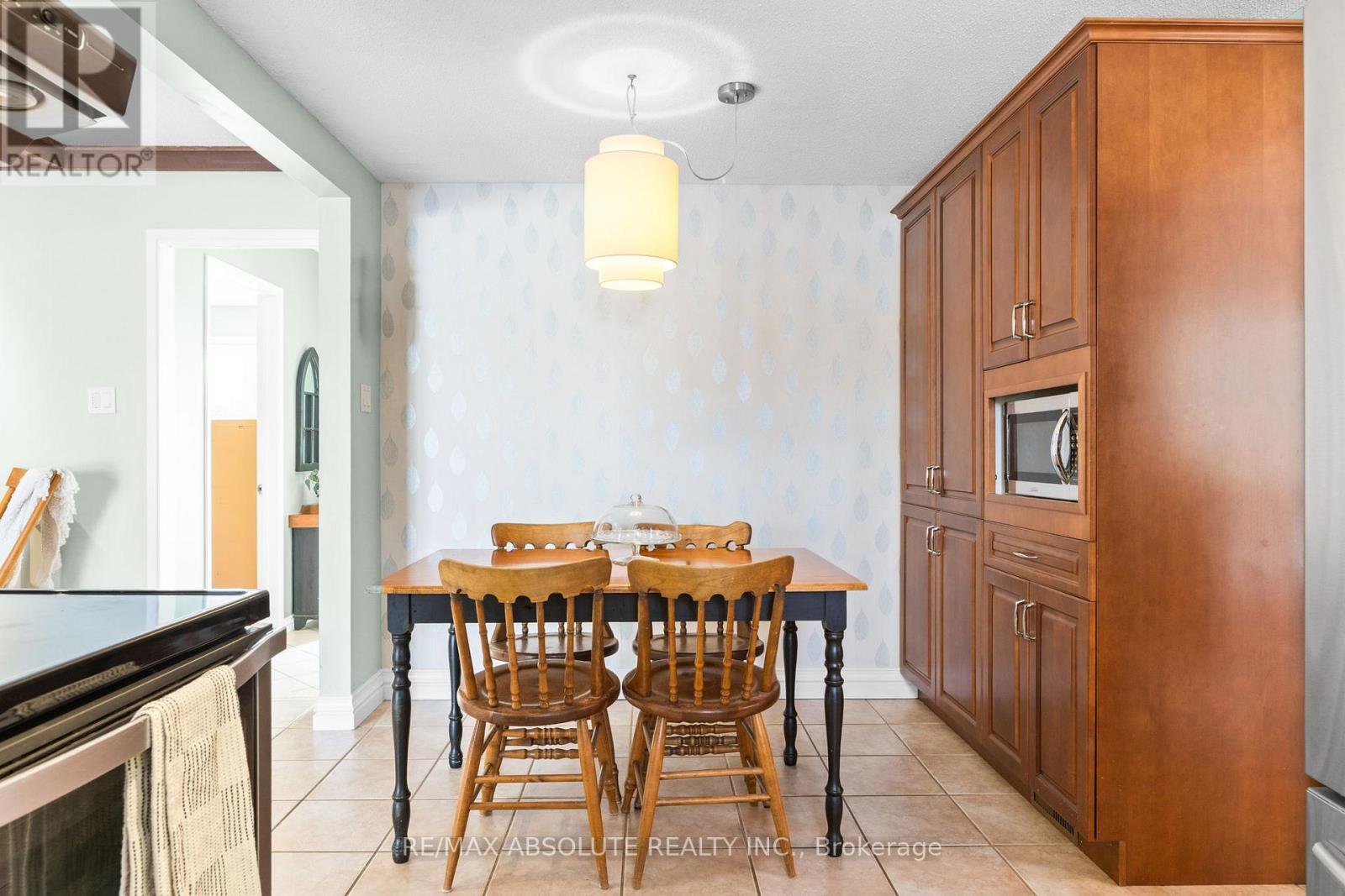 22 Banting Crescent, Ottawa, ON - Indoor Photo Showing Dining Room