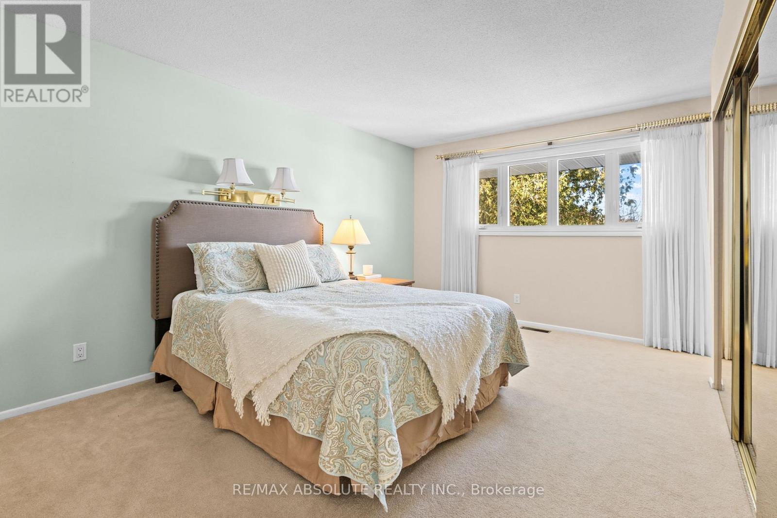 22 Banting Crescent, Ottawa, ON - Indoor Photo Showing Bedroom