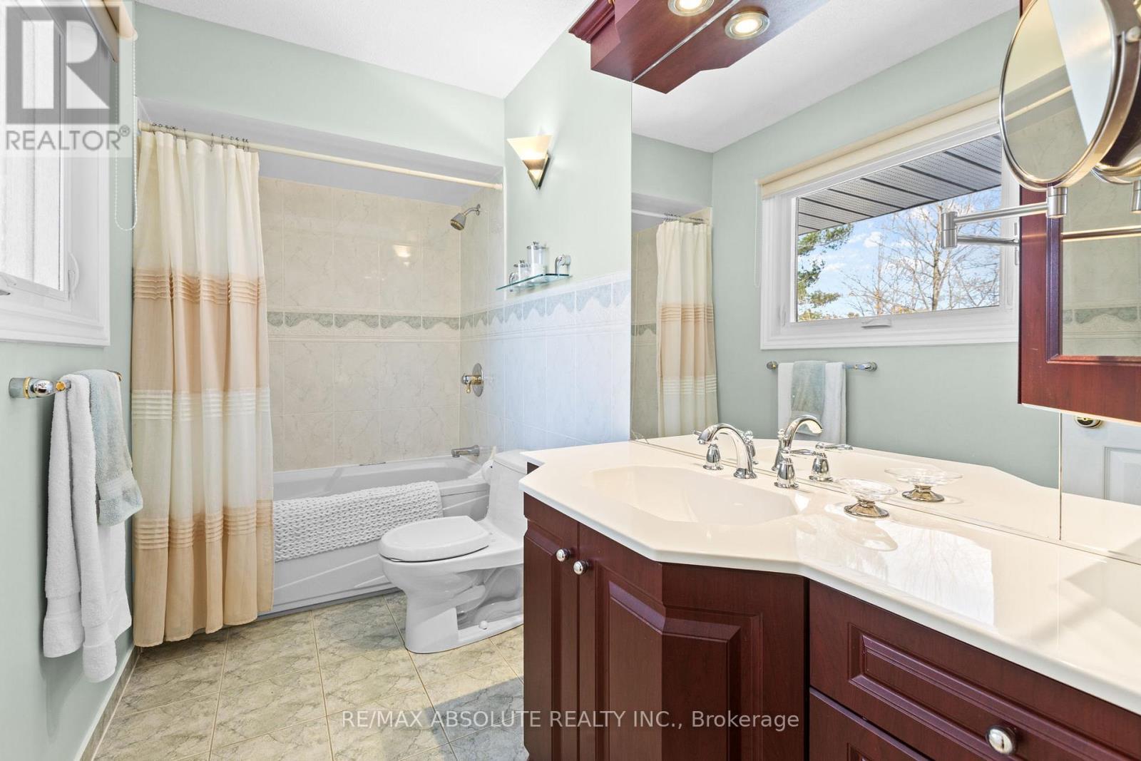 22 Banting Crescent, Ottawa, ON - Indoor Photo Showing Bathroom