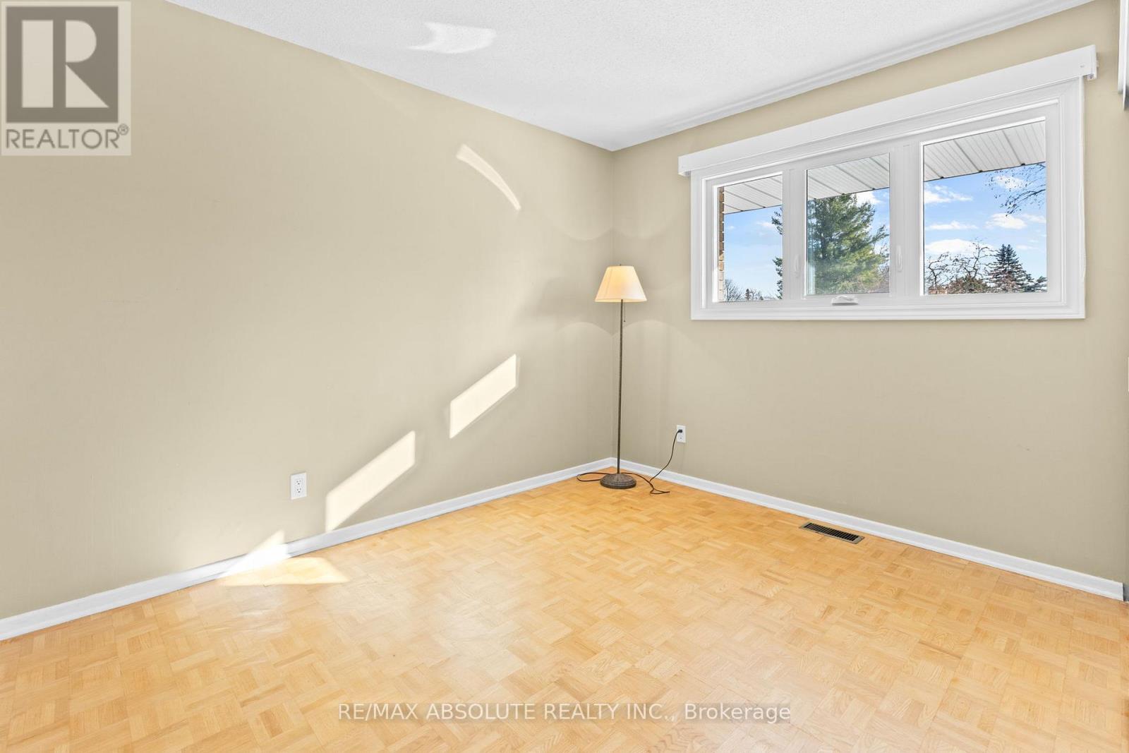 22 Banting Crescent, Ottawa, ON - Indoor Photo Showing Other Room