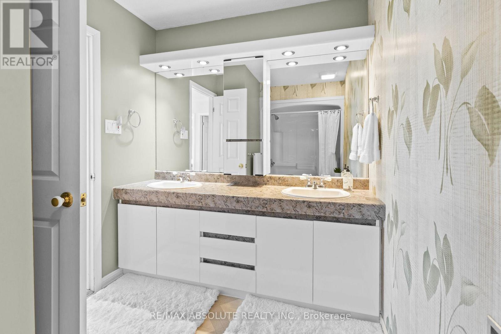 22 Banting Crescent, Ottawa, ON - Indoor Photo Showing Bathroom