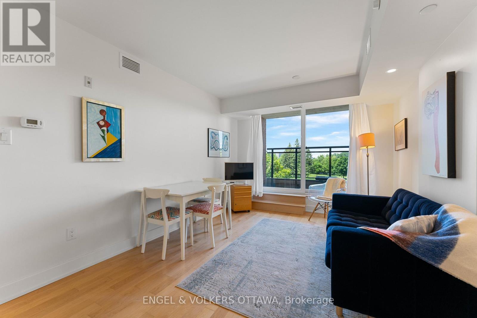 302 - 316 Bruyere Street, Ottawa, ON - Indoor Photo Showing Living Room