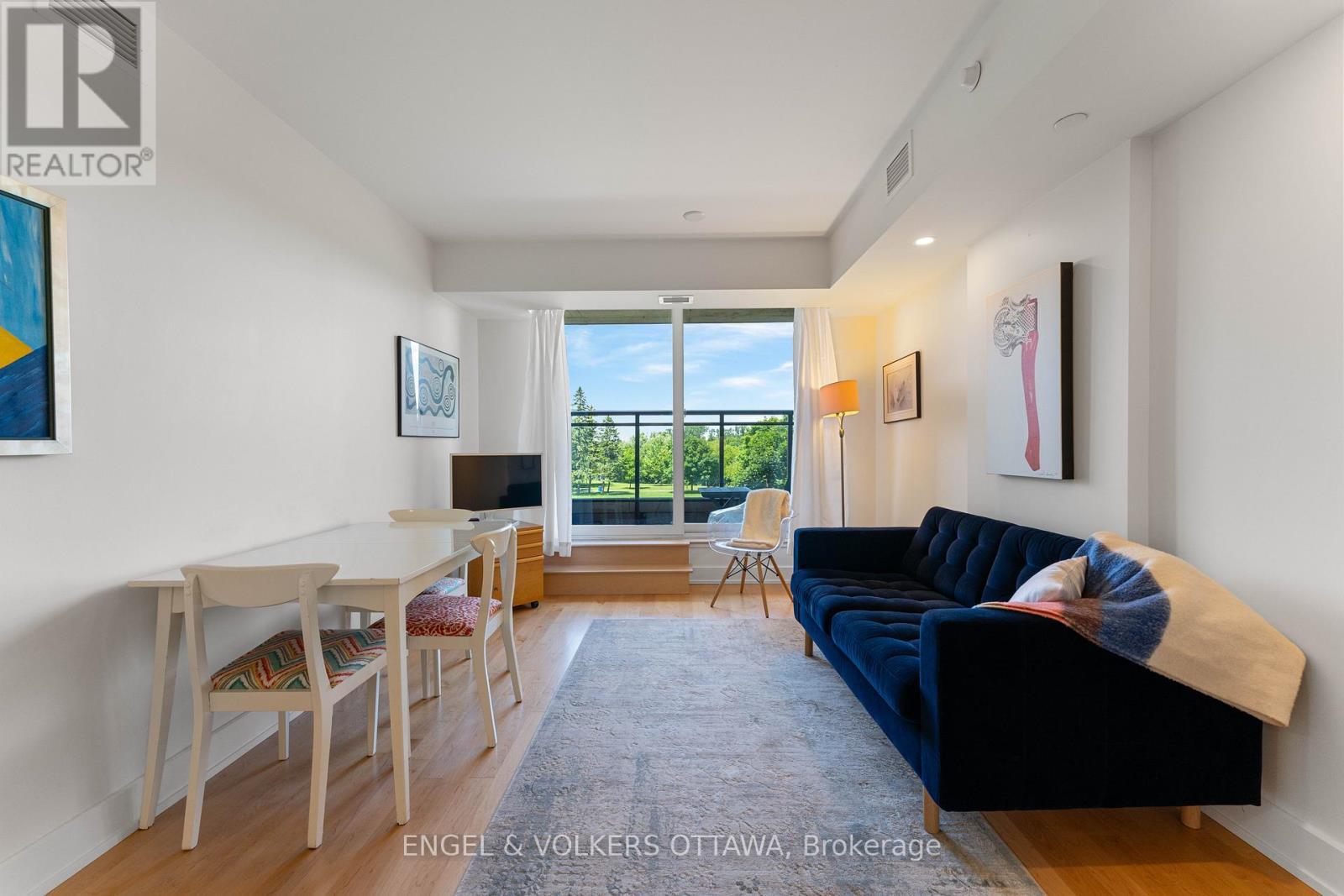 302 - 316 Bruyere Street, Ottawa, ON - Indoor Photo Showing Living Room