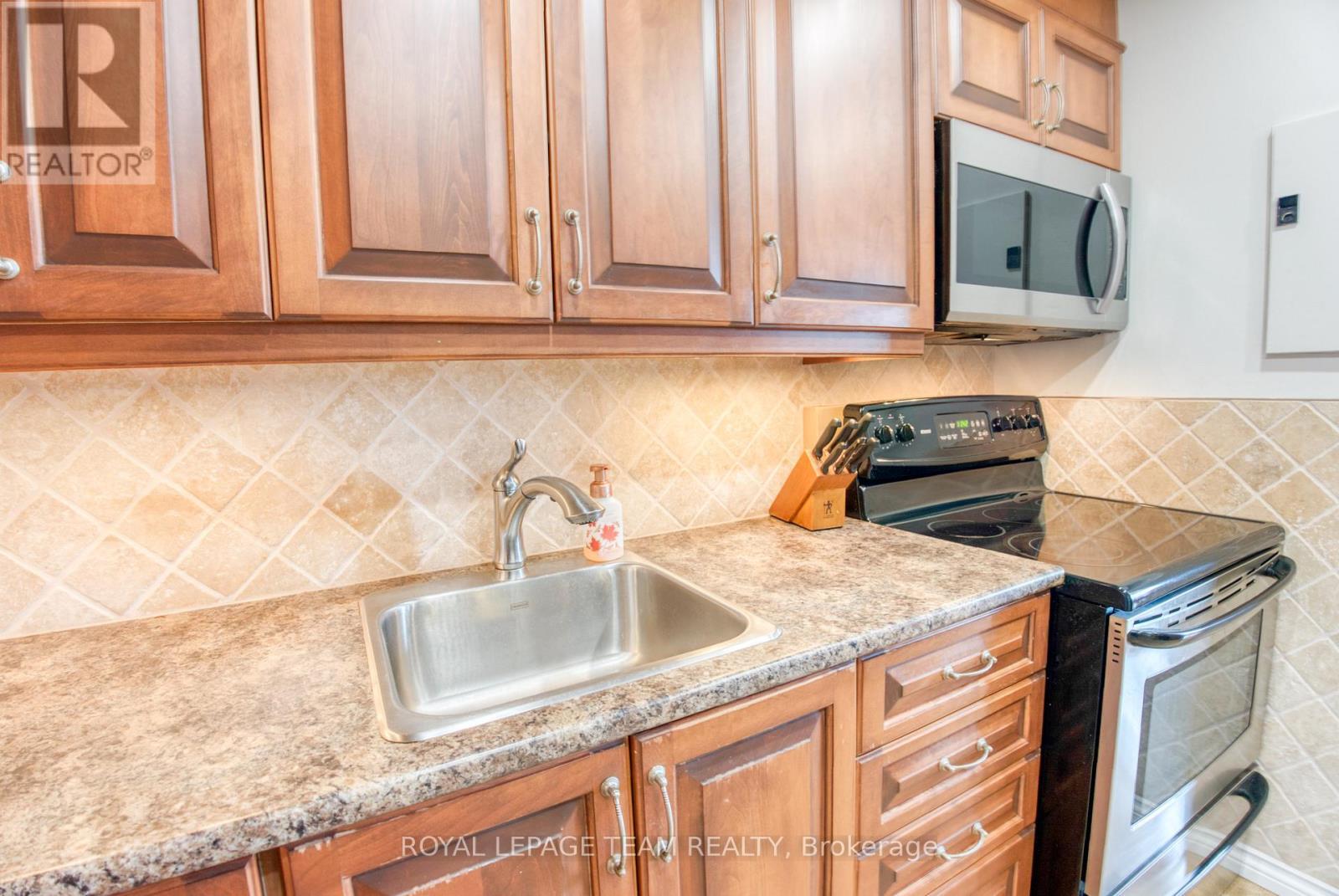 2006 - 1195 Richmond Road, Ottawa, ON - Indoor Photo Showing Kitchen