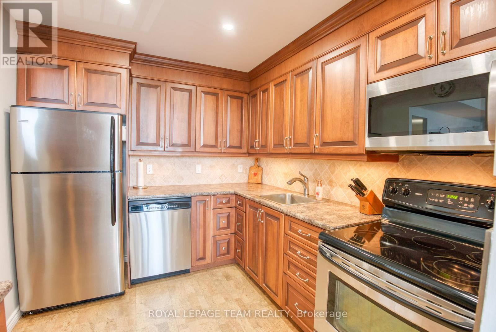 2006 - 1195 Richmond Road, Ottawa, ON - Indoor Photo Showing Kitchen