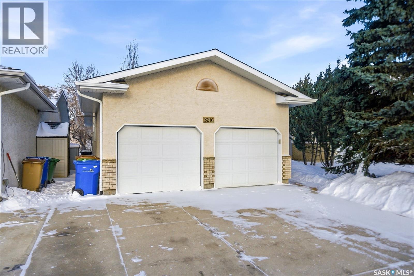 3216 Thames Crescent E, Regina, SK - Outdoor With Exterior