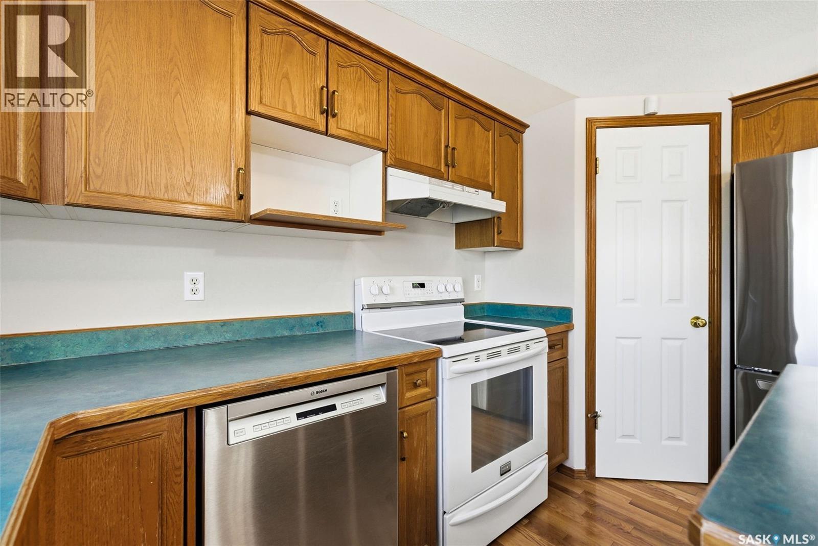 3216 Thames Crescent E, Regina, SK - Indoor Photo Showing Kitchen