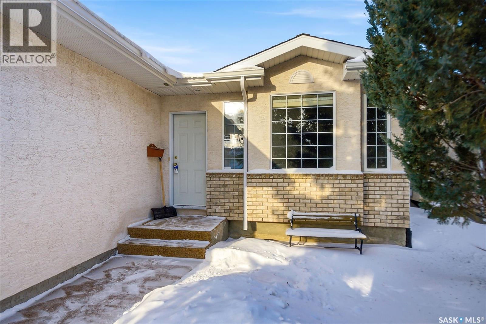 3216 Thames Crescent E, Regina, SK - Outdoor