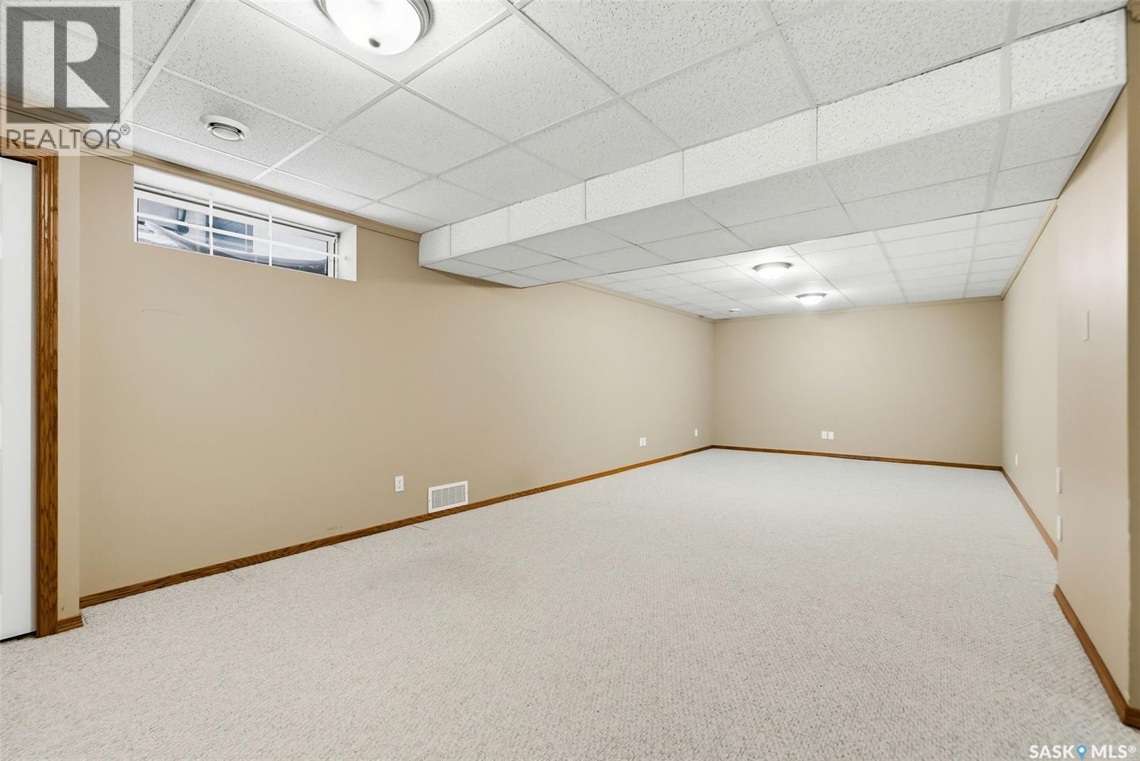 3216 Thames Crescent E, Regina, SK - Indoor