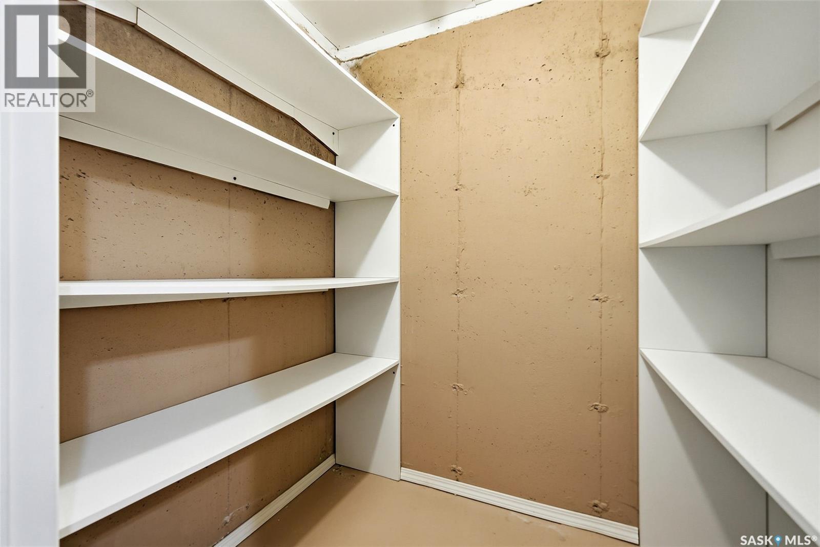 3216 Thames Crescent E, Regina, SK - Indoor