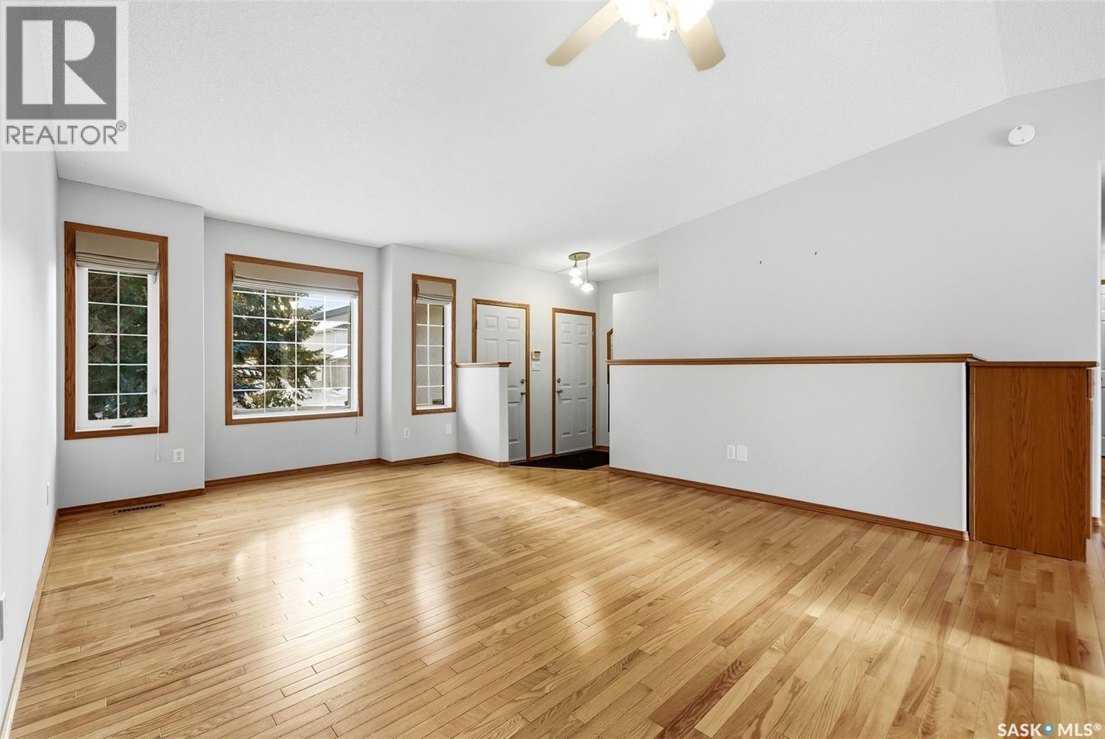 3216 Thames Crescent E, Regina, SK - Indoor