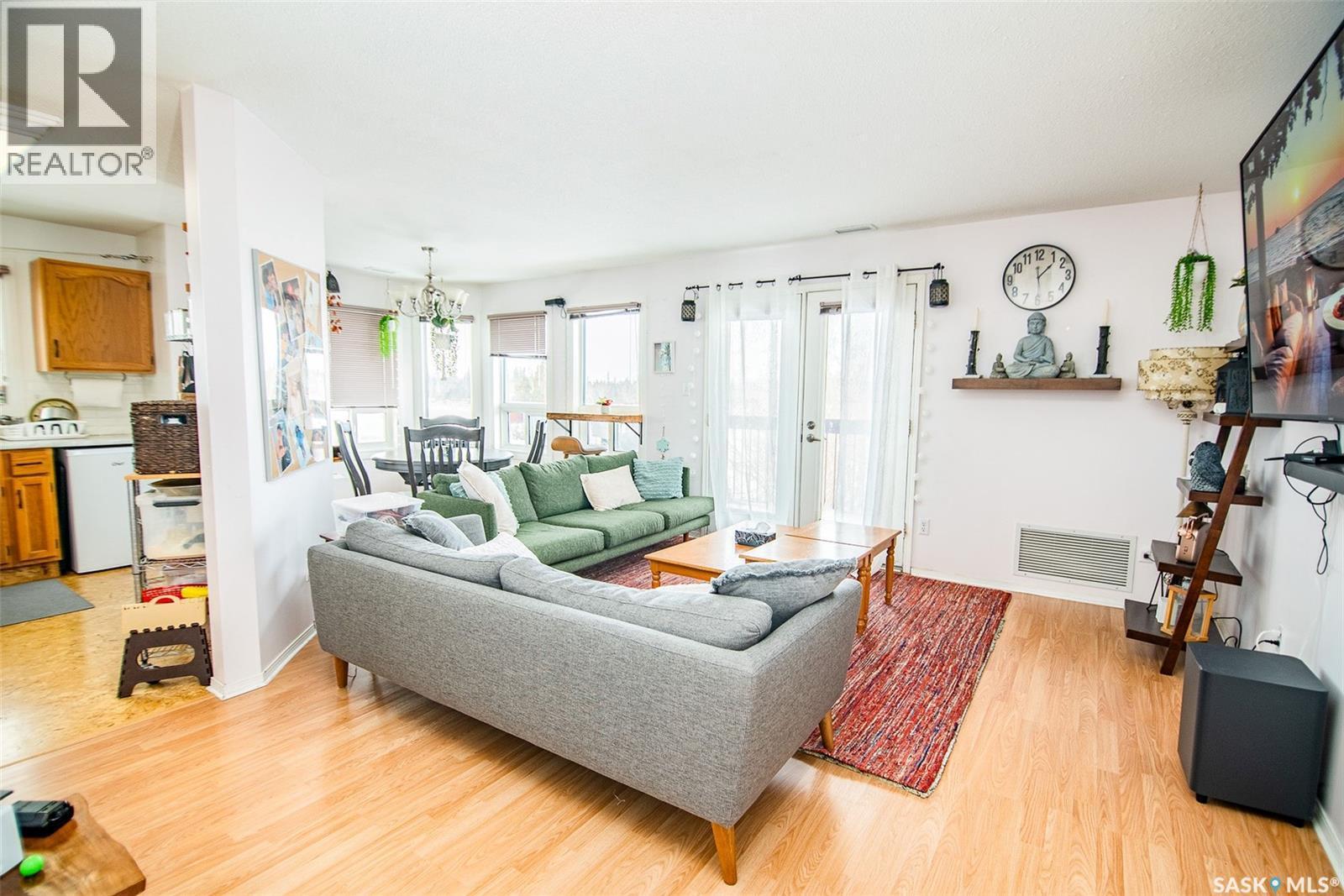 C2 532 River Street E, Prince Albert, SK - Indoor Photo Showing Living Room