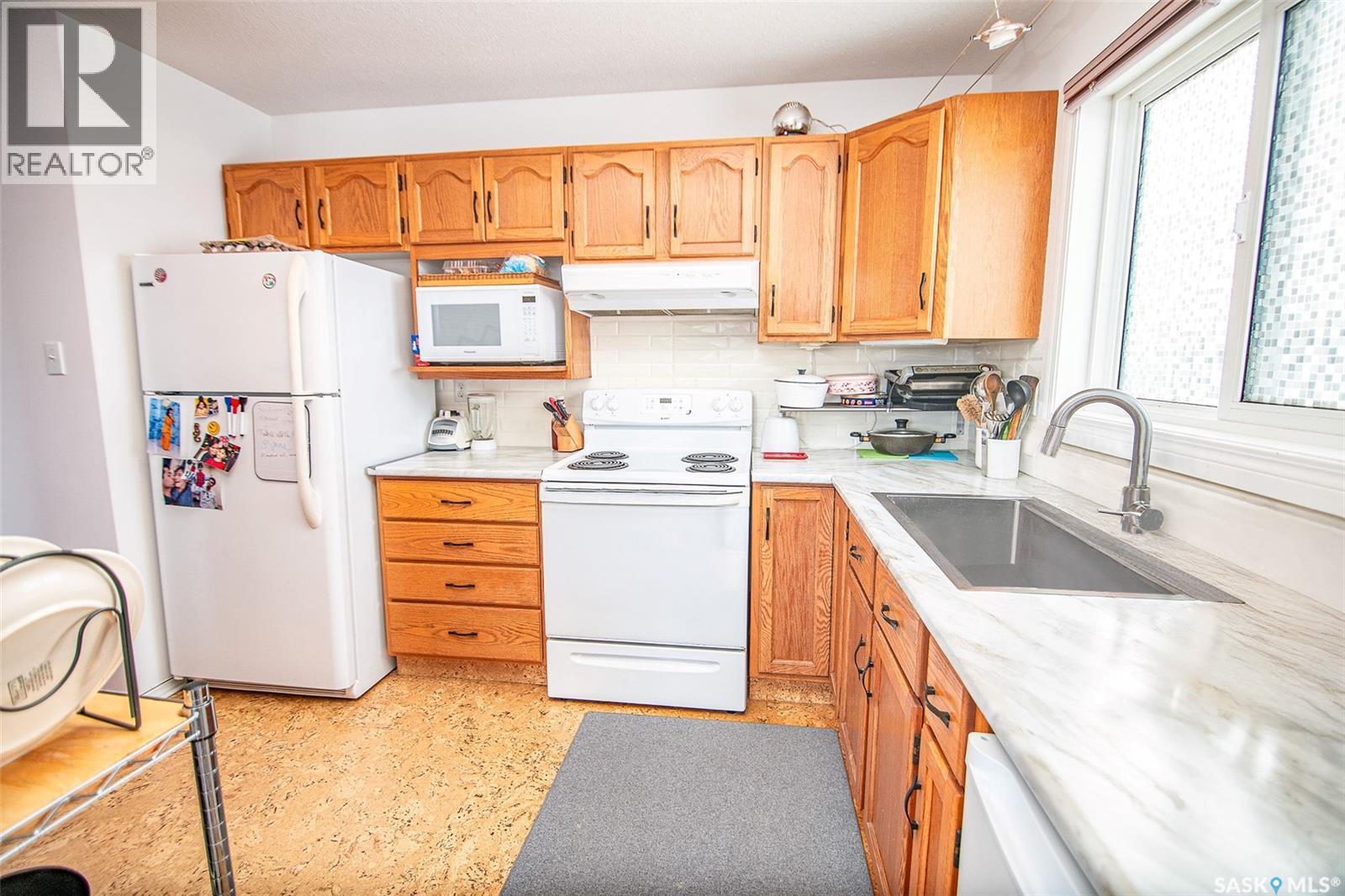 C2 532 River Street E, Prince Albert, SK - Indoor Photo Showing Kitchen