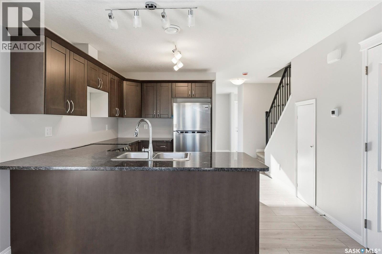 512 103 Klassen Crescent, Saskatoon, SK - Indoor Photo Showing Kitchen With Double Sink