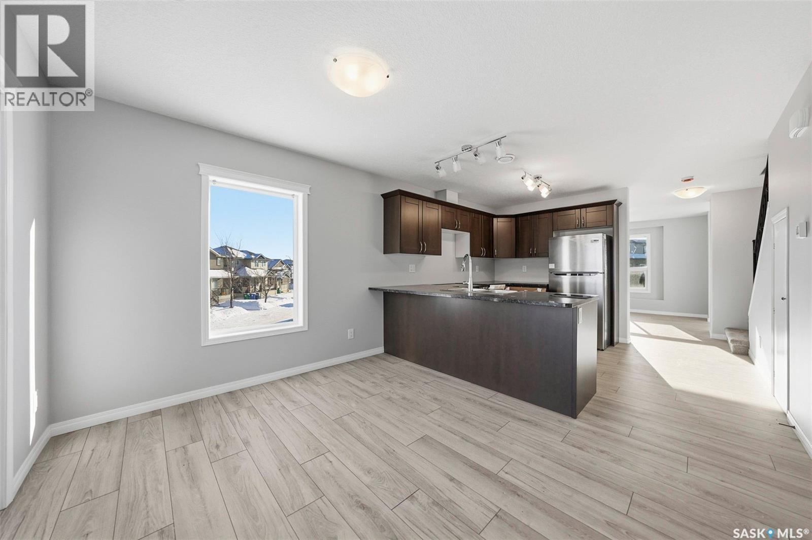 512 103 Klassen Crescent, Saskatoon, SK - Indoor Photo Showing Kitchen
