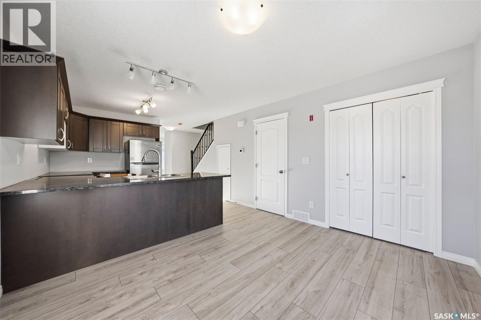 512 103 Klassen Crescent, Saskatoon, SK - Indoor Photo Showing Kitchen