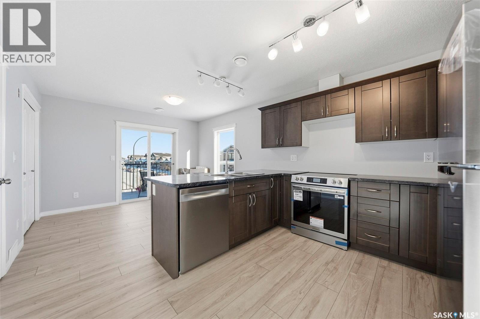 512 103 Klassen Crescent, Saskatoon, SK - Indoor Photo Showing Kitchen