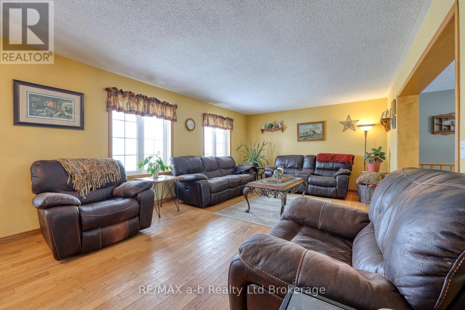 1011 Bornish Drive, North Middlesex, ON