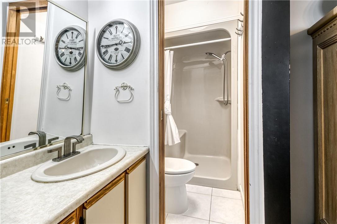433 Raymond Crescent, Azilda, ON - Indoor Photo Showing Bathroom