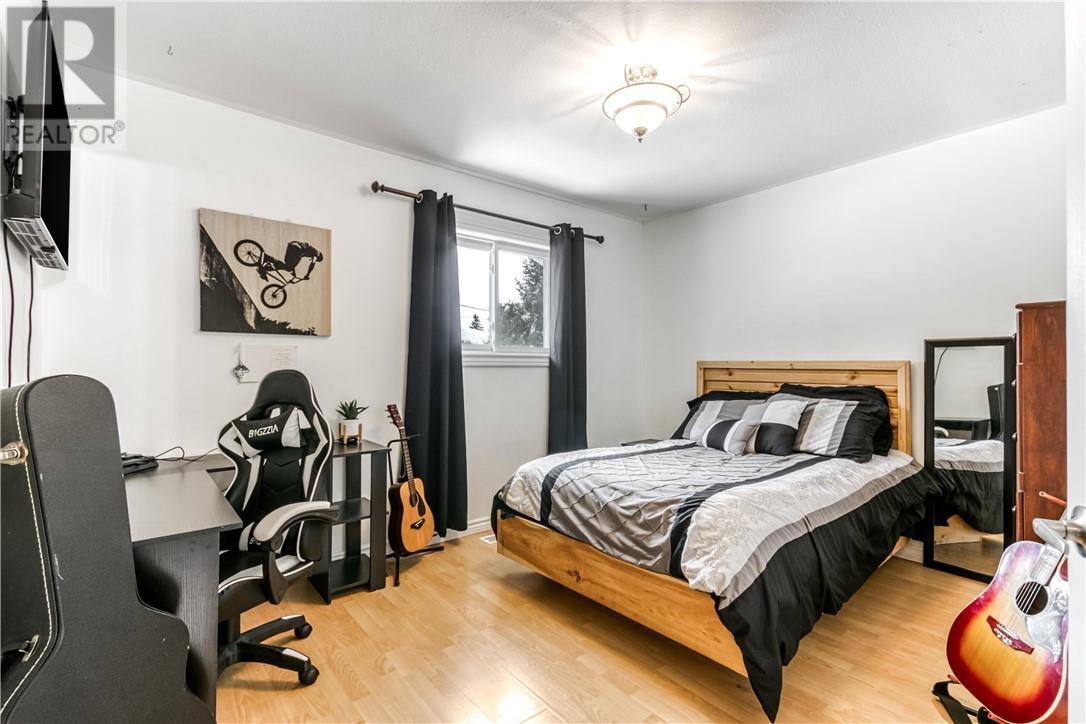 433 Raymond Crescent, Azilda, ON - Indoor Photo Showing Bedroom