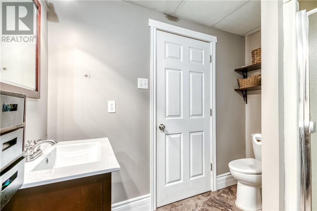 433 Raymond Crescent, Azilda, ON - Indoor Photo Showing Bathroom