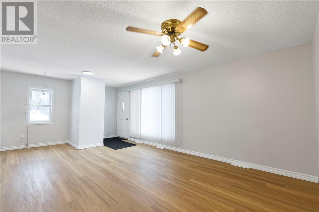 285 Omer, Chelmsford, ON - Indoor Photo Showing Other Room