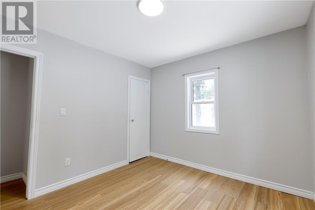 285 Omer, Chelmsford, ON - Indoor Photo Showing Other Room