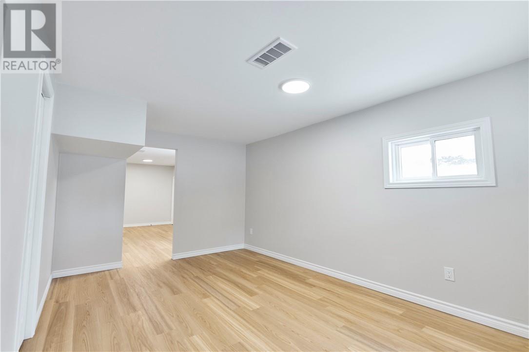 285 Omer, Chelmsford, ON - Indoor Photo Showing Other Room