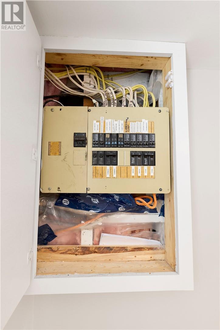 285 Omer, Chelmsford, ON - Indoor Photo Showing Other Room