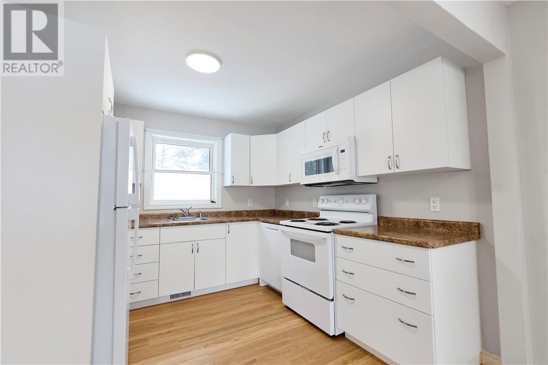 285 Omer, Chelmsford, ON - Indoor Photo Showing Kitchen