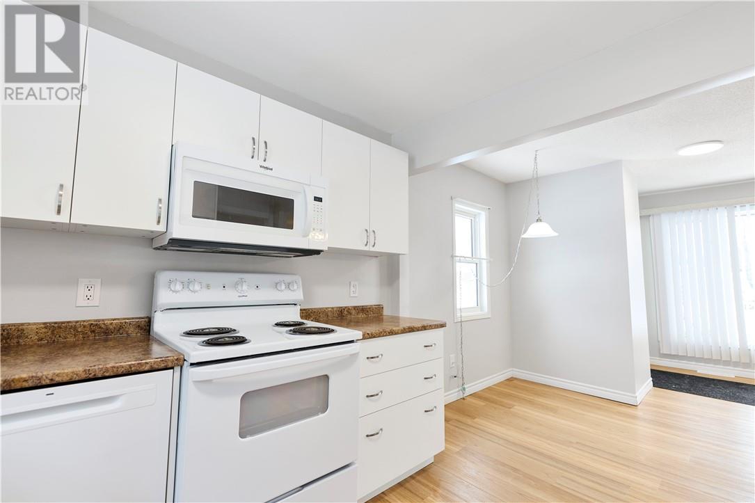 285 Omer, Chelmsford, ON - Indoor Photo Showing Kitchen