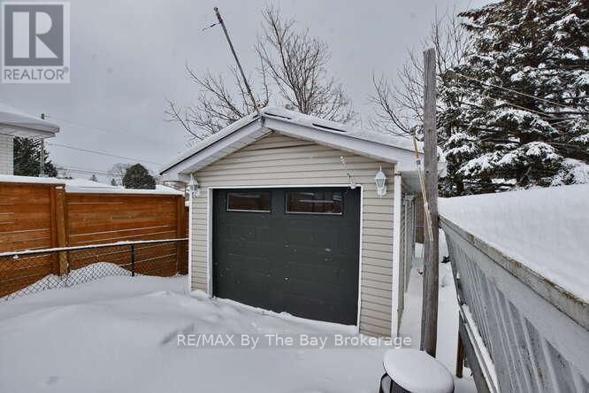 Detached single car garage - 445 Fifth Street, Collingwood, ON - Outdoor