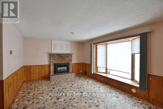 Living room - 445 Fifth Street, Collingwood, ON - Indoor With Fireplace