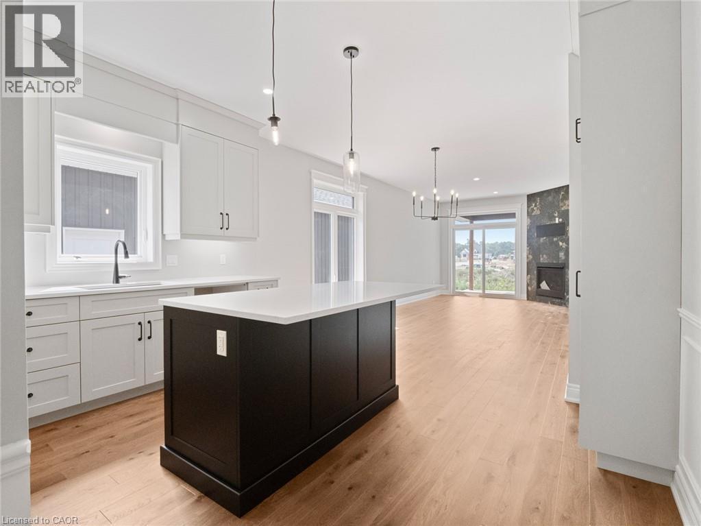 34 Marie Street Street, Fonthill, ON - Indoor Photo Showing Kitchen With Upgraded Kitchen