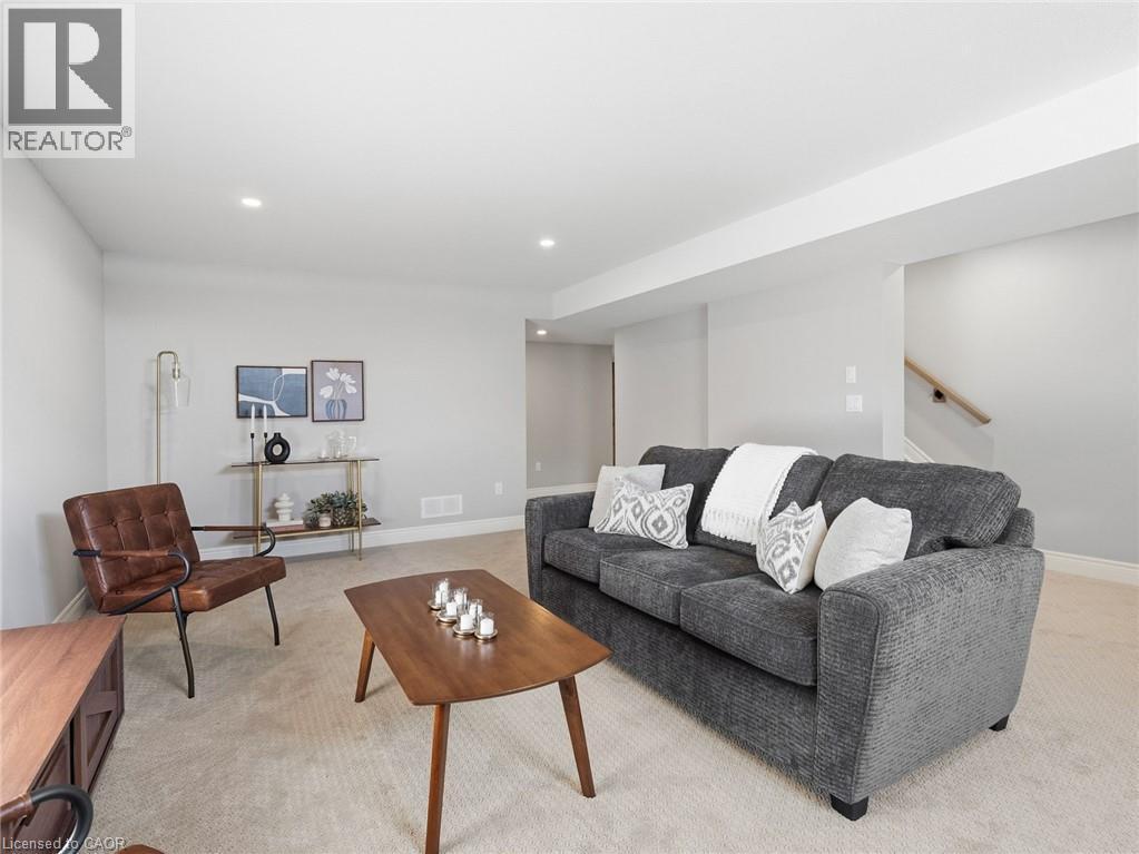 34 Marie Street Street, Fonthill, ON - Indoor Photo Showing Living Room